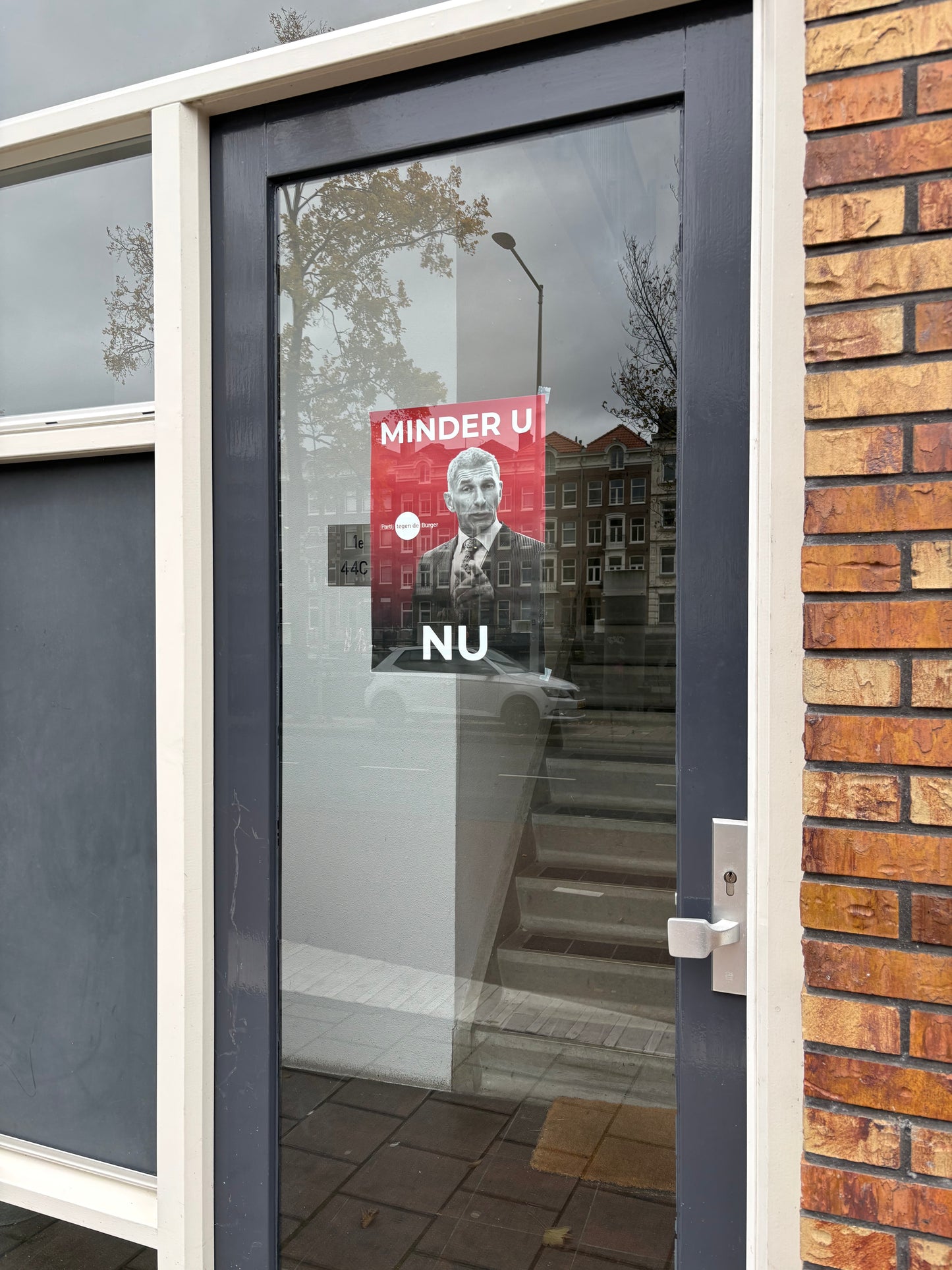 Raamposter 'Minder U, NU' | Partij tegen de Burger