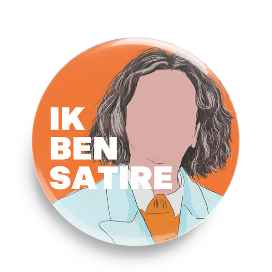Button met hoofd zonder gezicht van Faber, tekst 'ik ben satire'