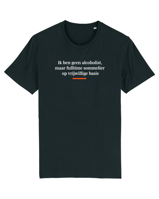 zwart T-shirt met witte tekst (oranje streep) 'Ik ben geen alcoholist, maar fulltime sommelier op vrijwillige basis'