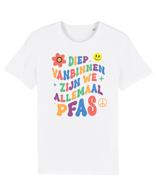 Shirt 'Diep vanbinnen zijn we allemaal PFAS' | De Speld (Bio-katoen, zwart/wit, m/v)