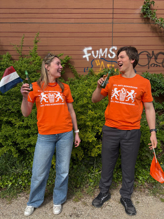 Shirt '63% ANTI-MONARCHIE 100% PRO-KONINGSDAG' | De Speld (Bio-katoen)
