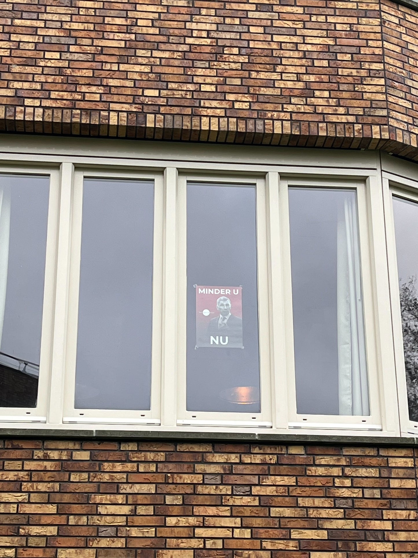 Raamposter 'Minder U, NU' | Partij tegen de Burger