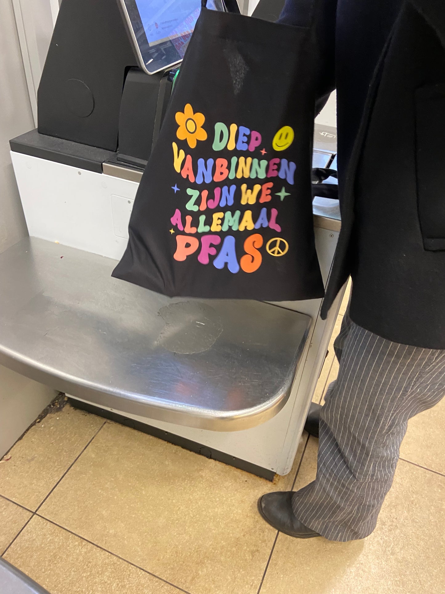 Tote 'Diep van binnen zijn we allemaal PFAS' | PFAS collectie