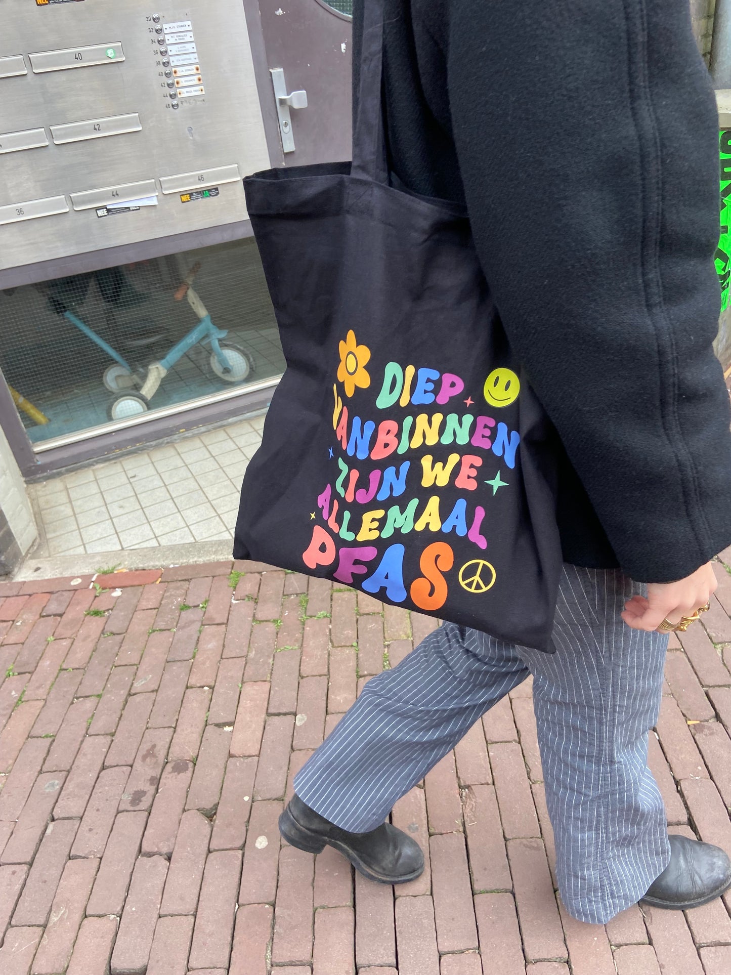 Tote 'Diep van binnen zijn we allemaal PFAS' | PFAS collectie