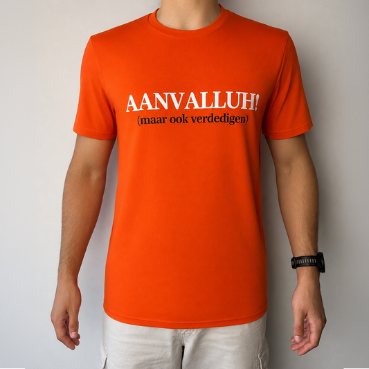 WK-Shirt 'Aanvalluh! (maar ook verdedigen)' | De Speld (Bio-katoen)