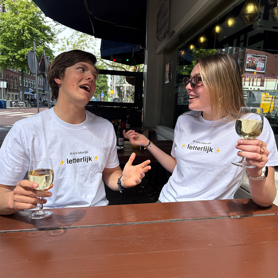 Shirt 'Ik ben letterlijk letterlijk' | De Speld (Bio-katoen)