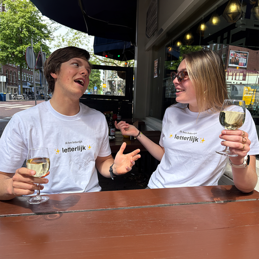 Shirt 'Ik ben letterlijk letterlijk' | De Speld (Bio-katoen)