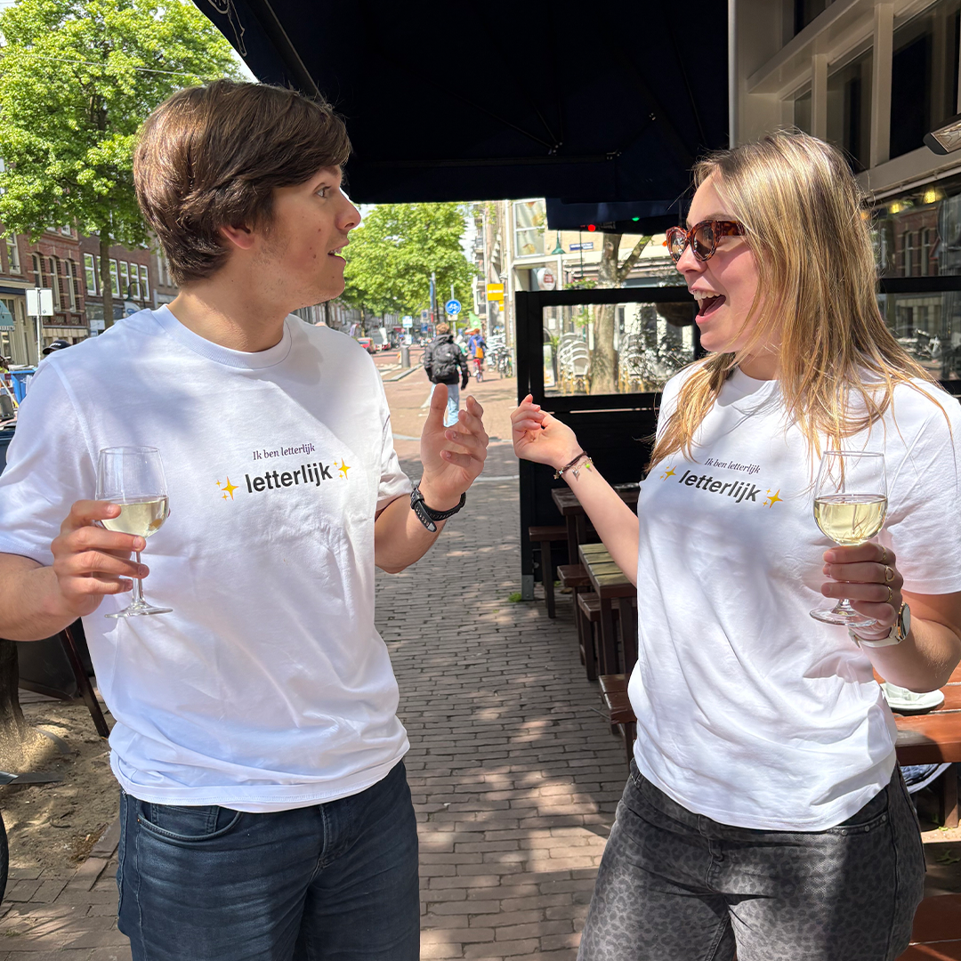 Shirt 'Ik ben letterlijk letterlijk' | De Speld (Bio-katoen)