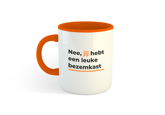 Mok 'Bezemkast' | De Speld